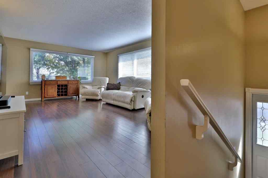 MLS® A2259572 - 5226 52 Street  in Daysland Daysland, Residential