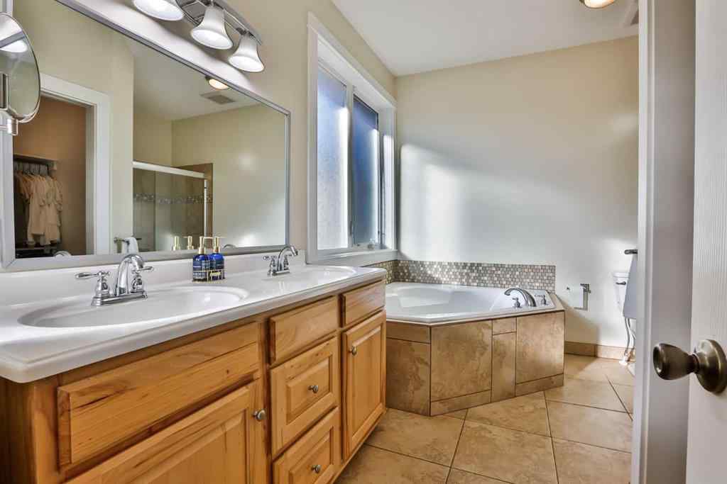 MLS® A2259592 - 804 Fairway Boulevard  in NONE Cardston, Residential