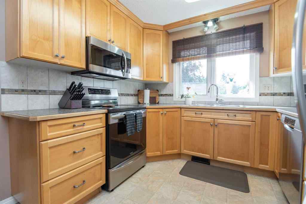 MLS® A2259614 - 25 Oates Green  in Oriole Park Red Deer, Residential