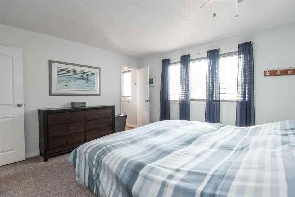 MLS® A2259614 - 25 Oates Green  in Oriole Park Red Deer, Residential