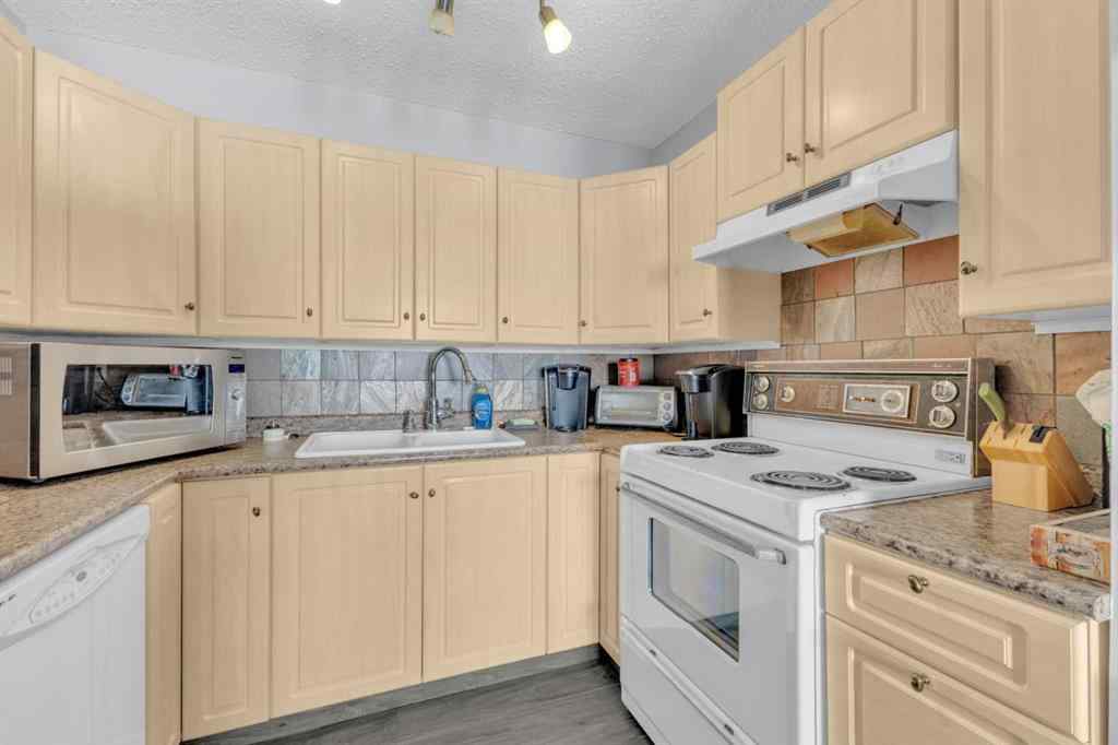 MLS® A2259619 - 4212 44 Street  in Riverside Ponoka, Residential