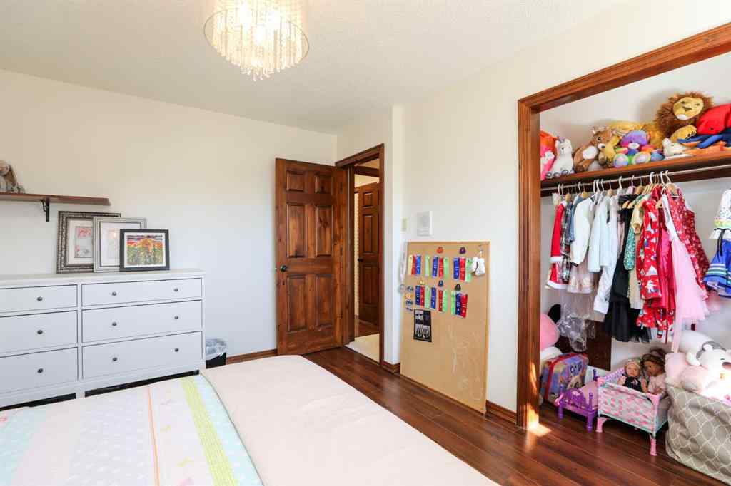 MLS® A2259668 - 107 Temple Crescent W in Varsity Village Lethbridge, Residential