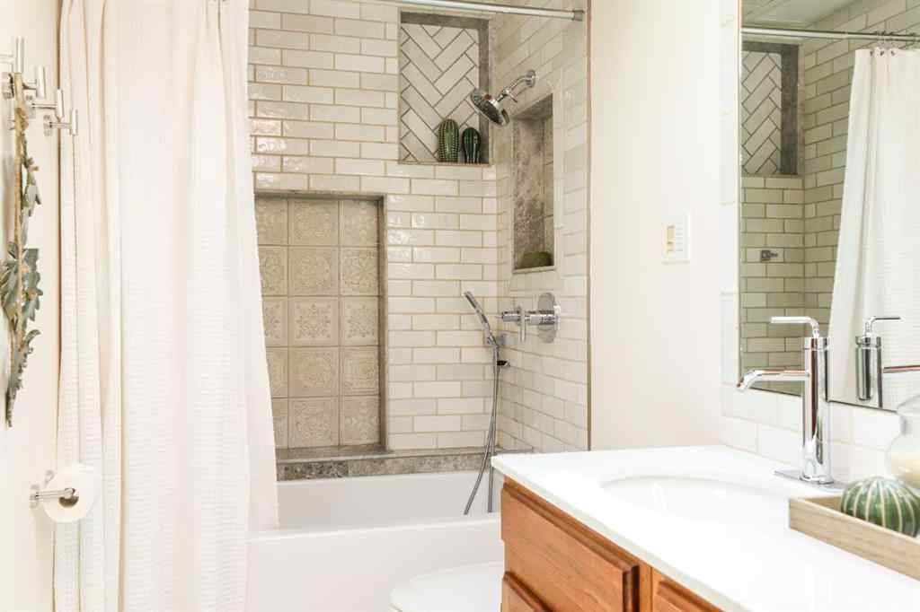 MLS® A2259668 - 107 Temple Crescent W in Varsity Village Lethbridge, Residential