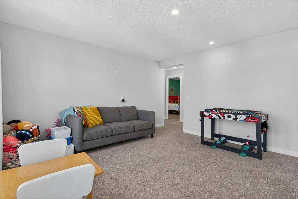 MLS® A2259680 - 1091 Brightoncrest Green SE in New Brighton Calgary, Residential