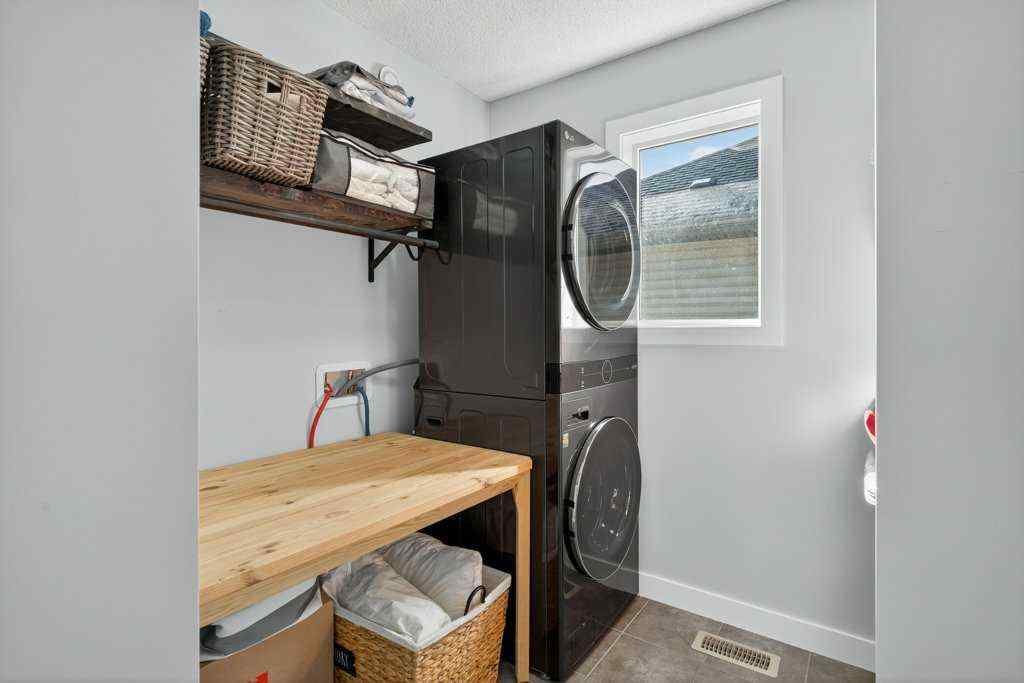 MLS® A2259680 - 1091 Brightoncrest Green SE in New Brighton Calgary, Residential