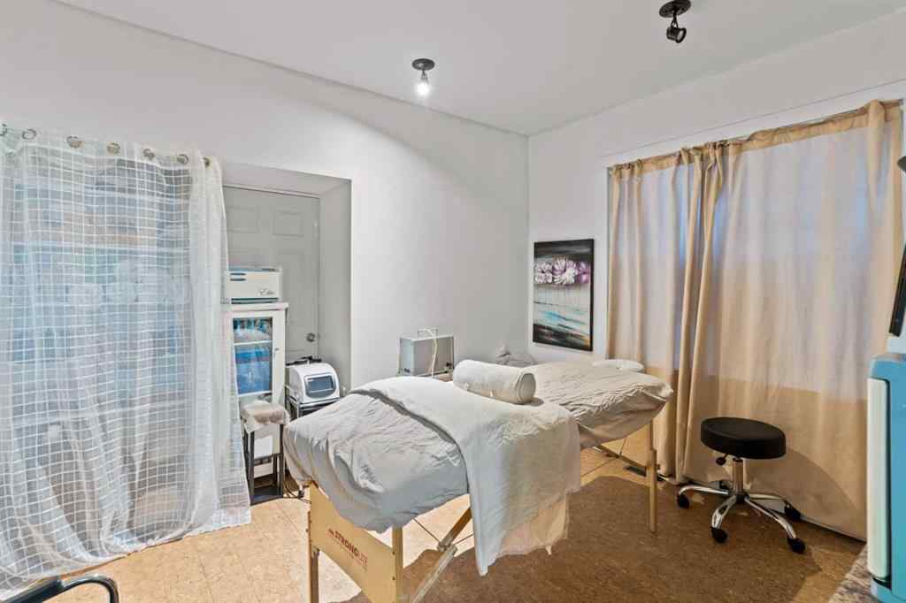 MLS® A2259682 - 342 14 Street NW in Hillhurst Calgary, Commercial