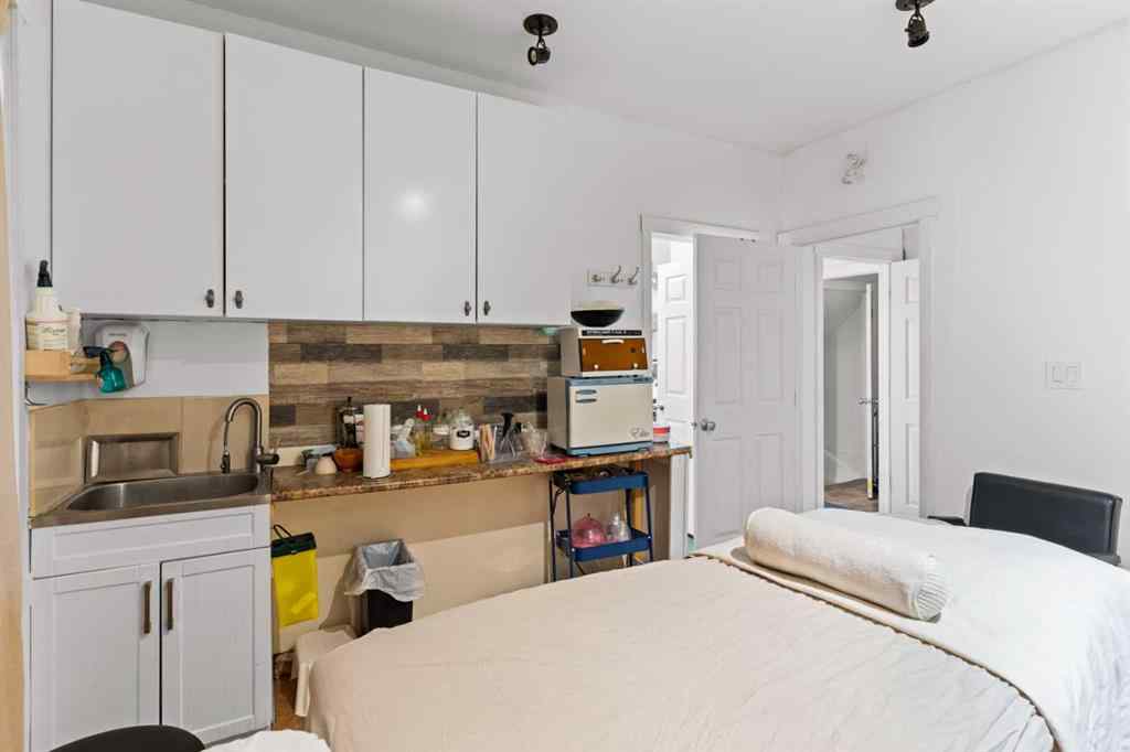 MLS® A2259682 - 342 14 Street NW in Hillhurst Calgary, Commercial