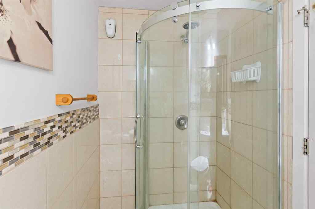 MLS® A2259682 - 342 14 Street NW in Hillhurst Calgary, Commercial