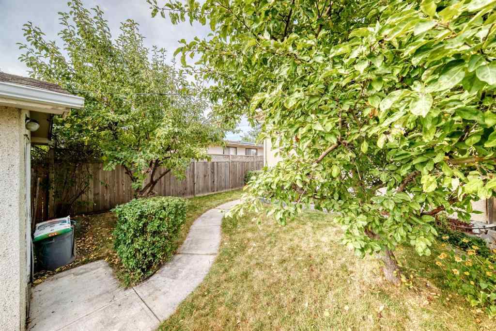 MLS® A2259702 - 42 Pennsburg Way SE in Penbrooke Meadows Calgary, Residential