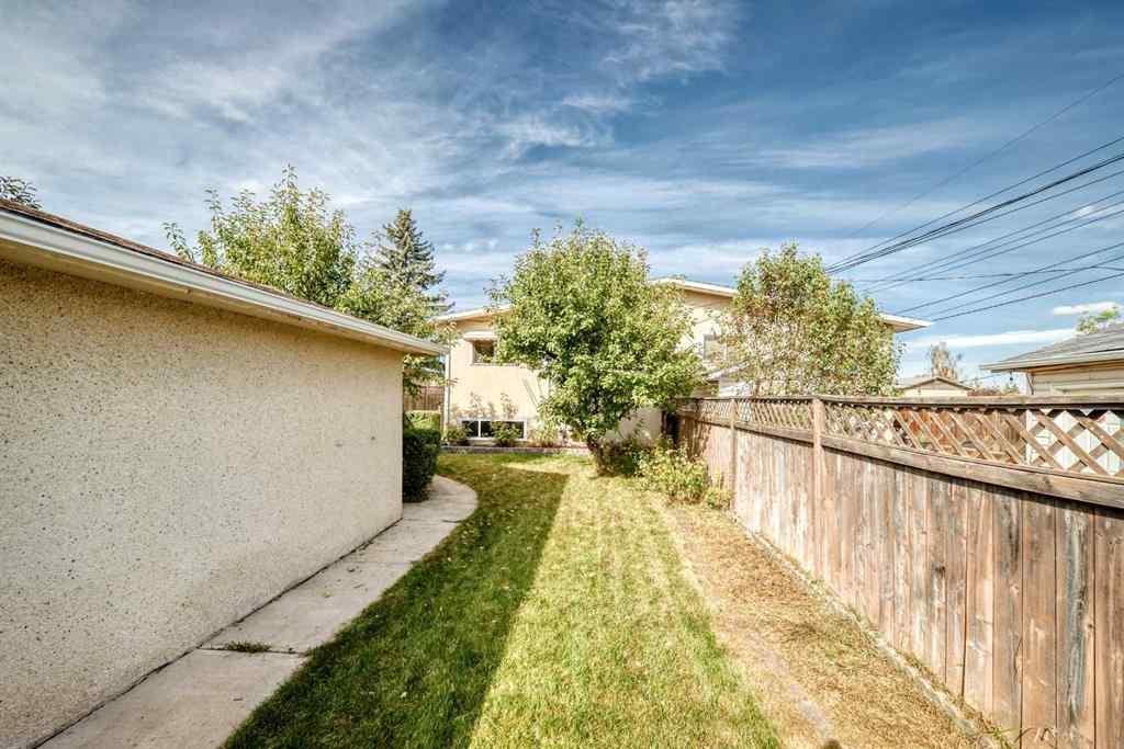 MLS® A2259702 - 42 Pennsburg Way SE in Penbrooke Meadows Calgary, Residential