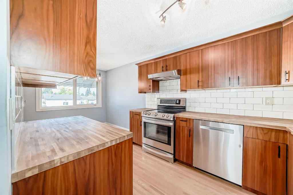 MLS® A2259702 - 42 Pennsburg Way SE in Penbrooke Meadows Calgary, Residential