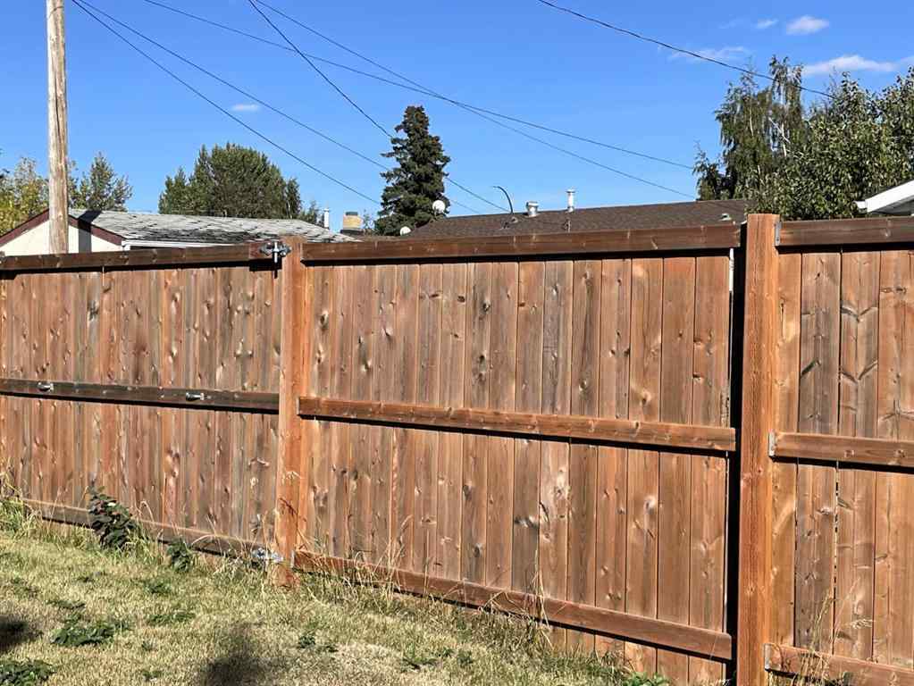 MLS® A2259717 - 10405 118 Street  in NONE Fairview, Residential