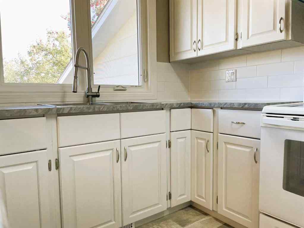 MLS® A2259717 - 10405 118 Street  in NONE Fairview, Residential