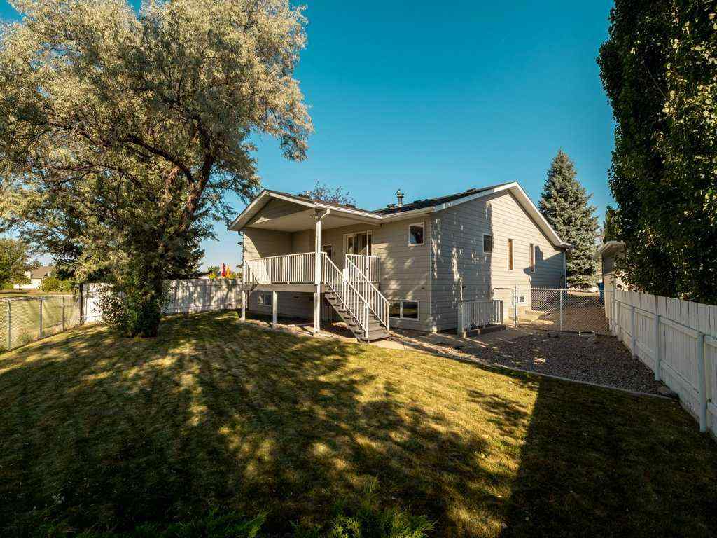 MLS® A2259720 - 148 Mt Blakiston Bay W in Mountain Heights Lethbridge, Residential