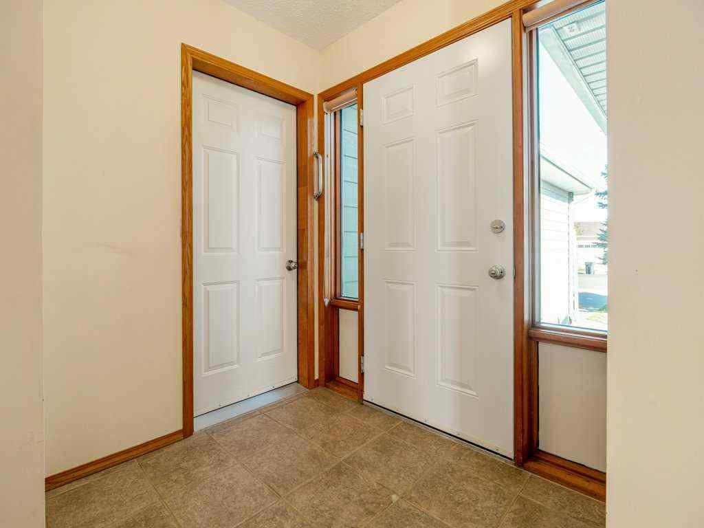 MLS® A2259720 - 148 Mt Blakiston Bay W in Mountain Heights Lethbridge, Residential