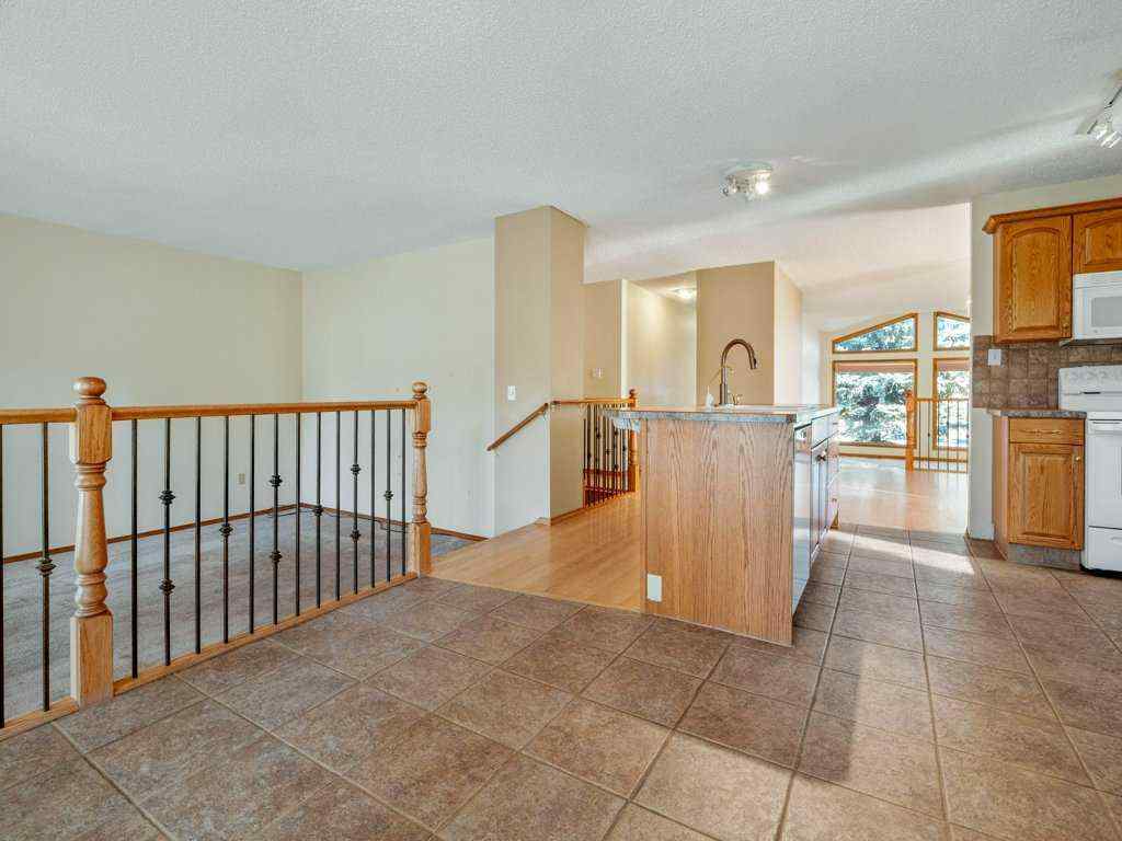 MLS® A2259720 - 148 Mt Blakiston Bay W in Mountain Heights Lethbridge, Residential