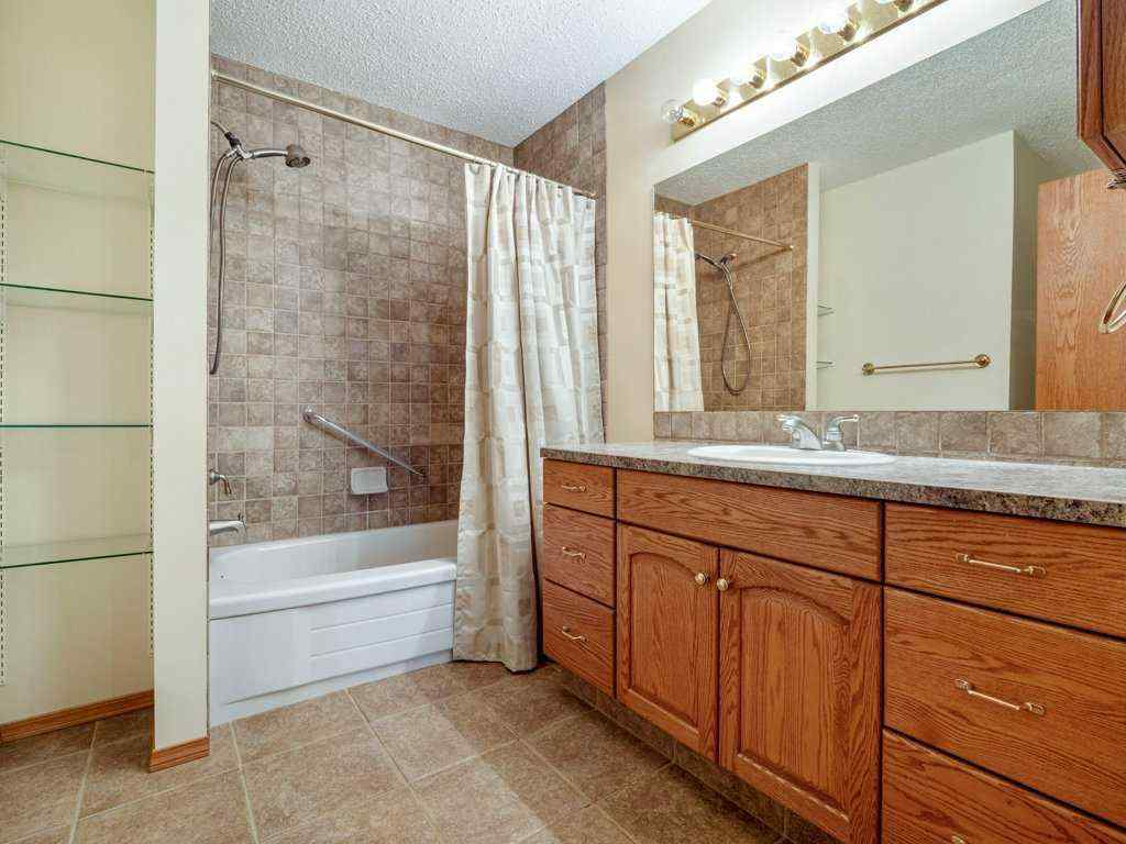 MLS® A2259720 - 148 Mt Blakiston Bay W in Mountain Heights Lethbridge, Residential