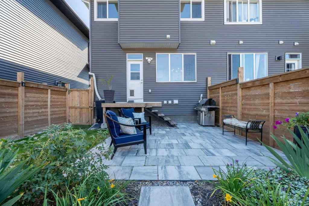 MLS® A2259756 - 332 Lawthorn Way SE in Lanark Airdrie, Residential