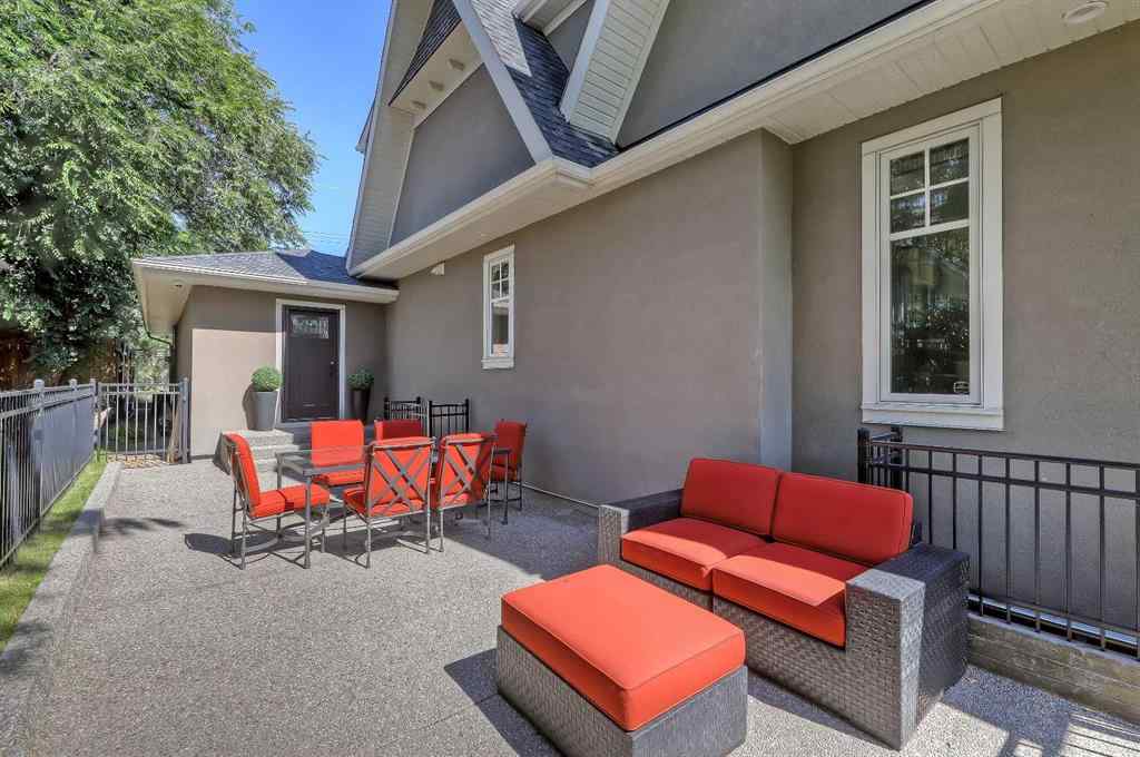 MLS® A2259763 - 2 Granville Crescent SW in Glendale Calgary, Residential