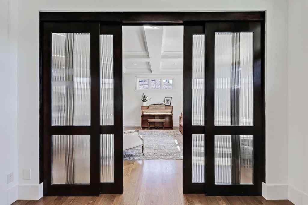 MLS® A2259763 - 2 Granville Crescent SW in Glendale Calgary, Residential