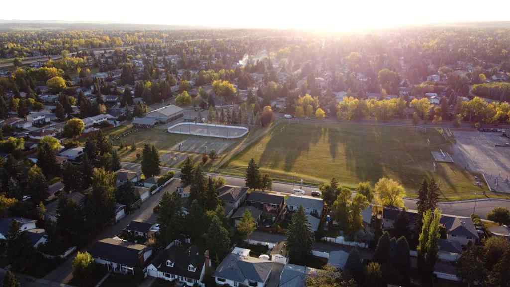 MLS® A2259765 - 83 Brazeau Crescent SW in Braeside Calgary, Residential