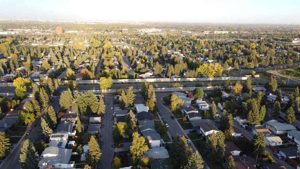 MLS® A2259765 - 83 Brazeau Crescent SW in Braeside Calgary, Residential