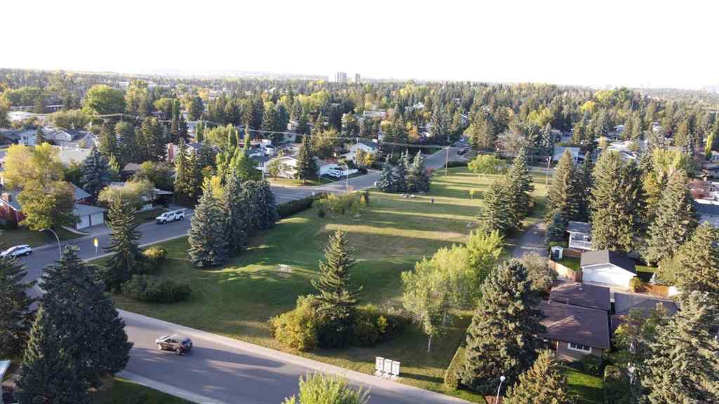 MLS® A2259765 - 83 Brazeau Crescent SW in Braeside Calgary, Residential