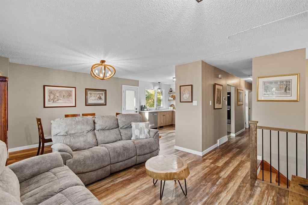 MLS® A2259765 - 83 Brazeau Crescent SW in Braeside Calgary, Residential