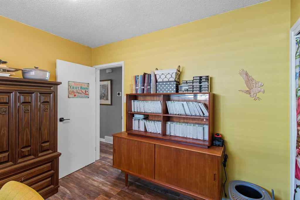 MLS® A2259765 - 83 Brazeau Crescent SW in Braeside Calgary, Residential