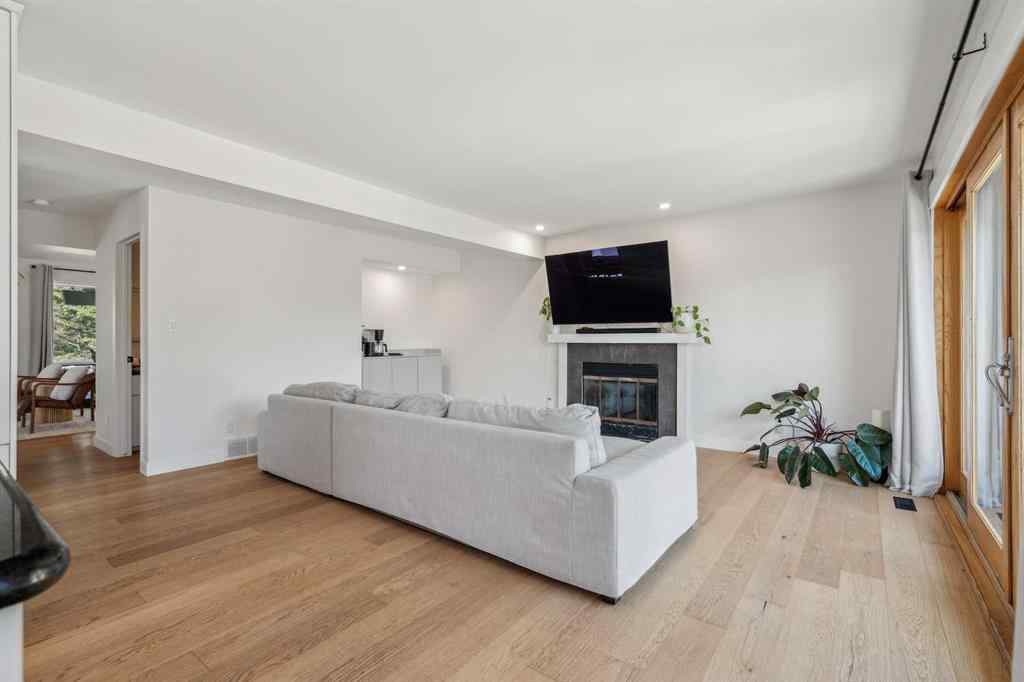 MLS® A2259768 - 4 Coach Ridge Close SW in Coach Hill Calgary, Residential