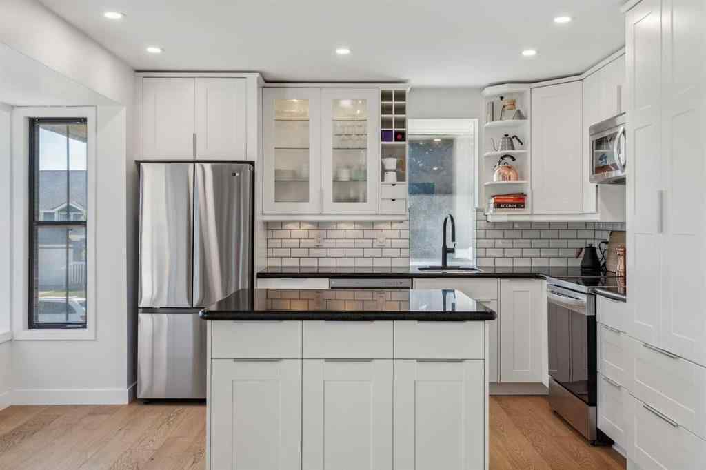 MLS® A2259768 - 4 Coach Ridge Close SW in Coach Hill Calgary, Residential