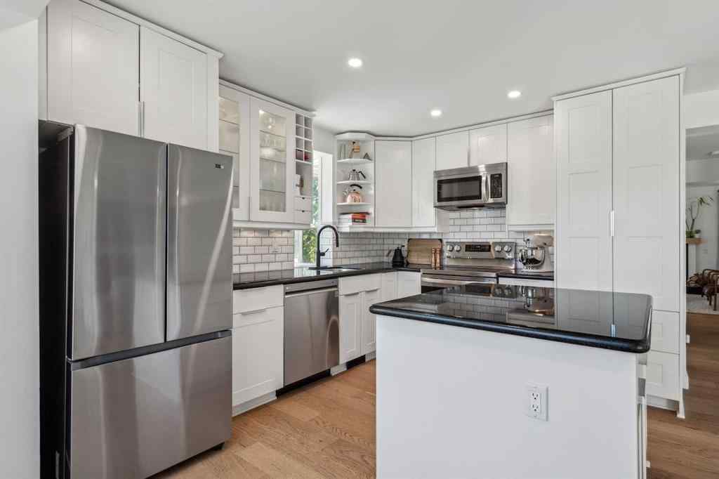 MLS® A2259768 - 4 Coach Ridge Close SW in Coach Hill Calgary, Residential