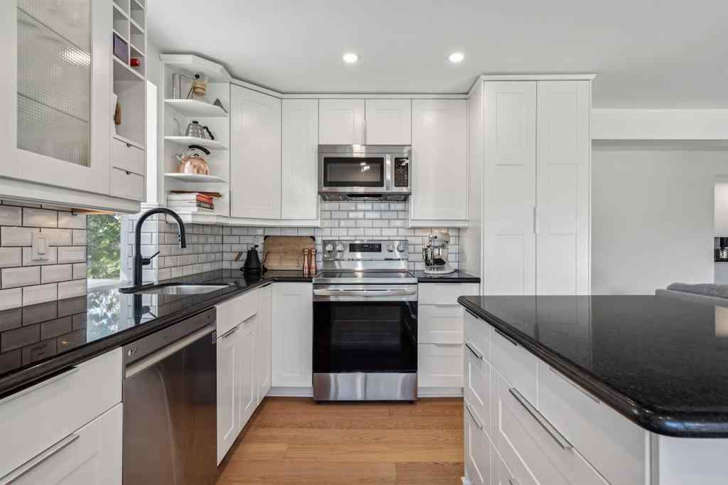 MLS® A2259768 - 4 Coach Ridge Close SW in Coach Hill Calgary, Residential