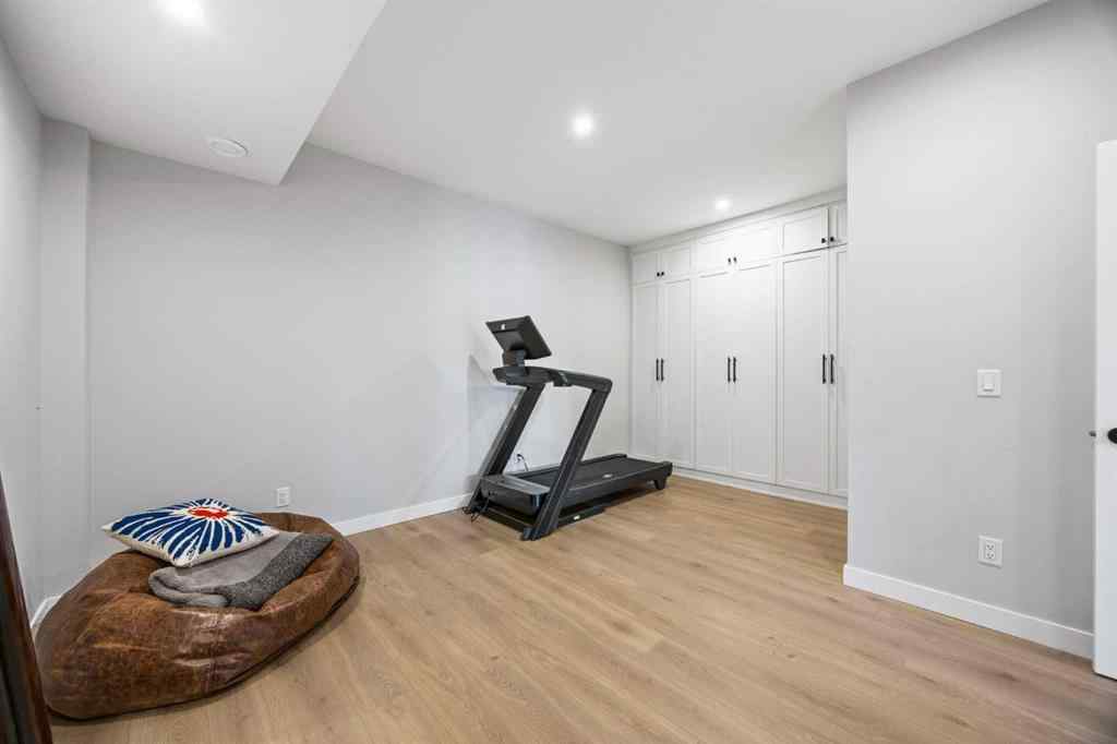 MLS® A2259791 - 3044 85 Street SW in Springbank Hill Calgary, Residential