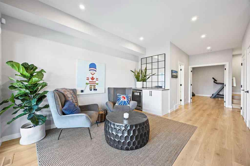 MLS® A2259791 - 3044 85 Street SW in Springbank Hill Calgary, Residential