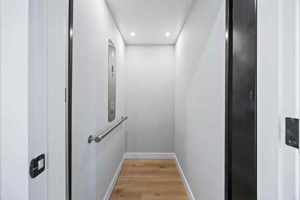 MLS® A2259791 - 3044 85 Street SW in Springbank Hill Calgary, Residential