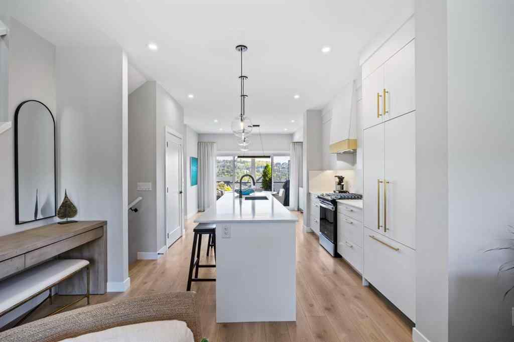 MLS® A2259791 - 3044 85 Street SW in Springbank Hill Calgary, Residential