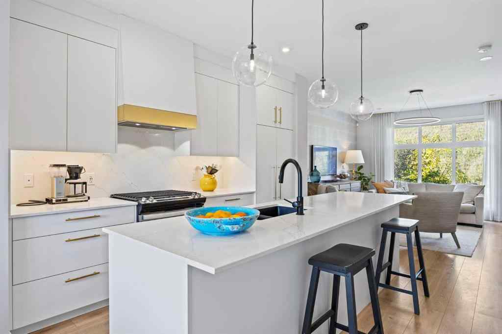 MLS® A2259791 - 3044 85 Street SW in Springbank Hill Calgary, Residential