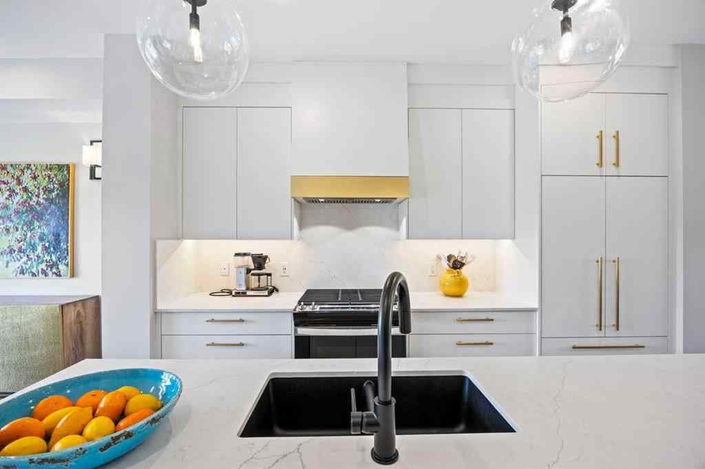 MLS® A2259791 - 3044 85 Street SW in Springbank Hill Calgary, Residential