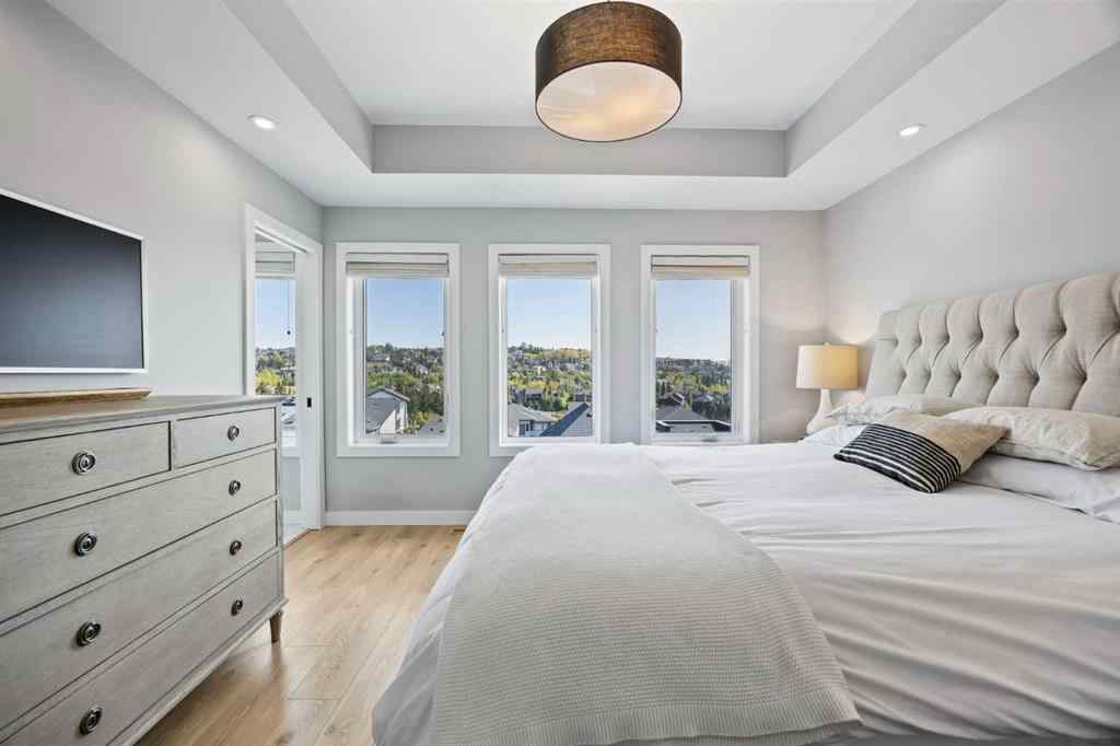 MLS® A2259791 - 3044 85 Street SW in Springbank Hill Calgary, Residential