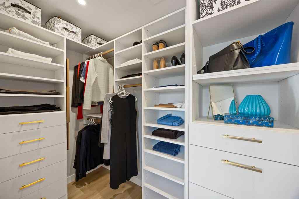 MLS® A2259791 - 3044 85 Street SW in Springbank Hill Calgary, Residential