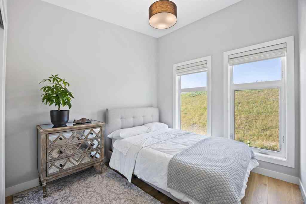 MLS® A2259791 - 3044 85 Street SW in Springbank Hill Calgary, Residential