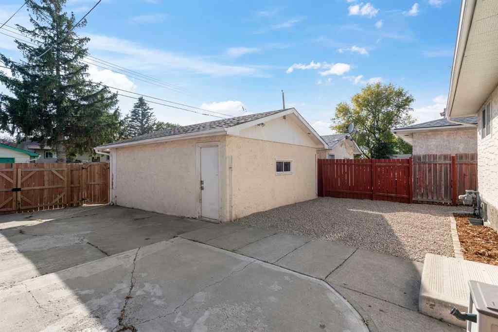 MLS® A2259814 - 192 Dovercliffe Way SE in Dover Calgary, Residential