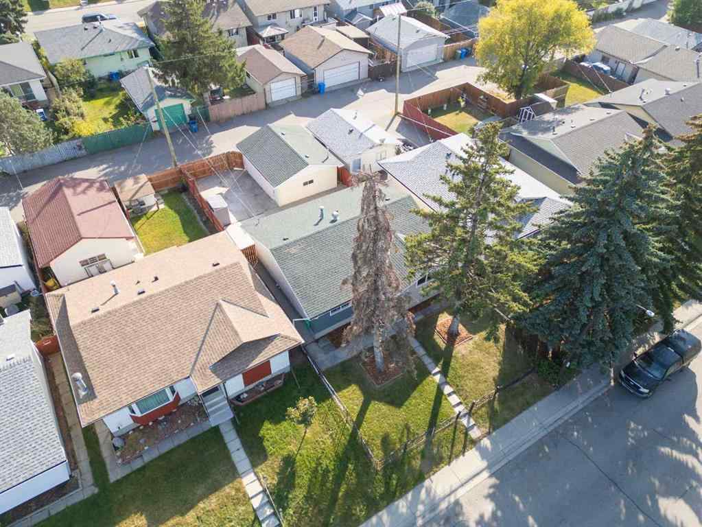 MLS® A2259814 - 192 Dovercliffe Way SE in Dover Calgary, Residential