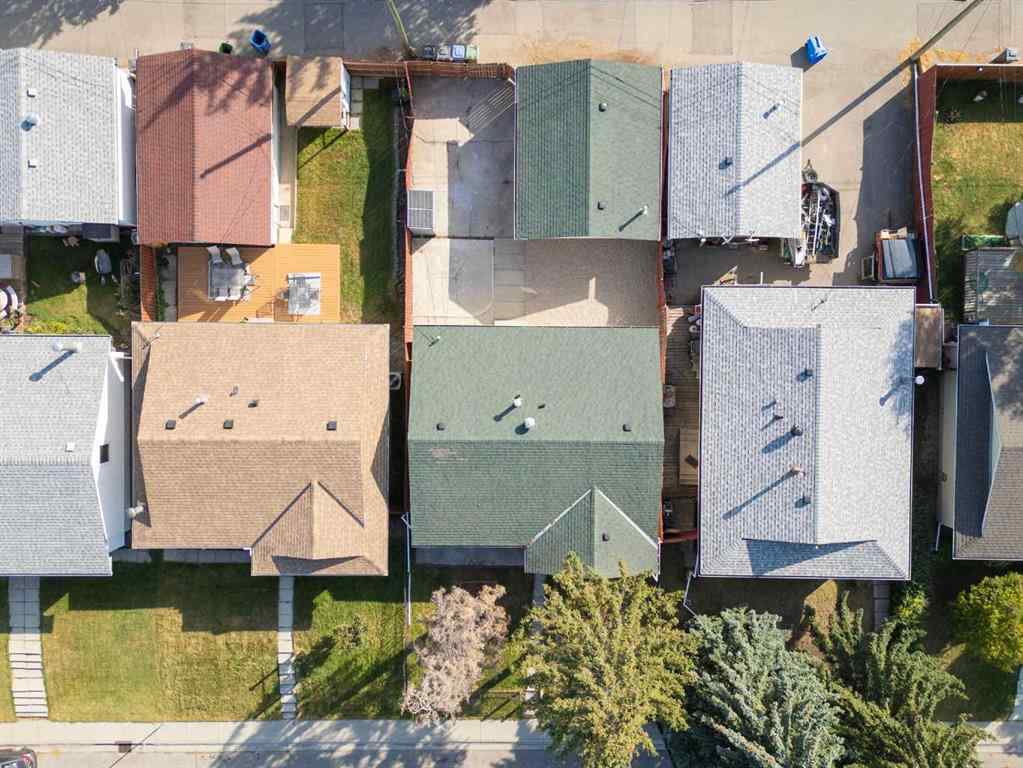 MLS® A2259814 - 192 Dovercliffe Way SE in Dover Calgary, Residential