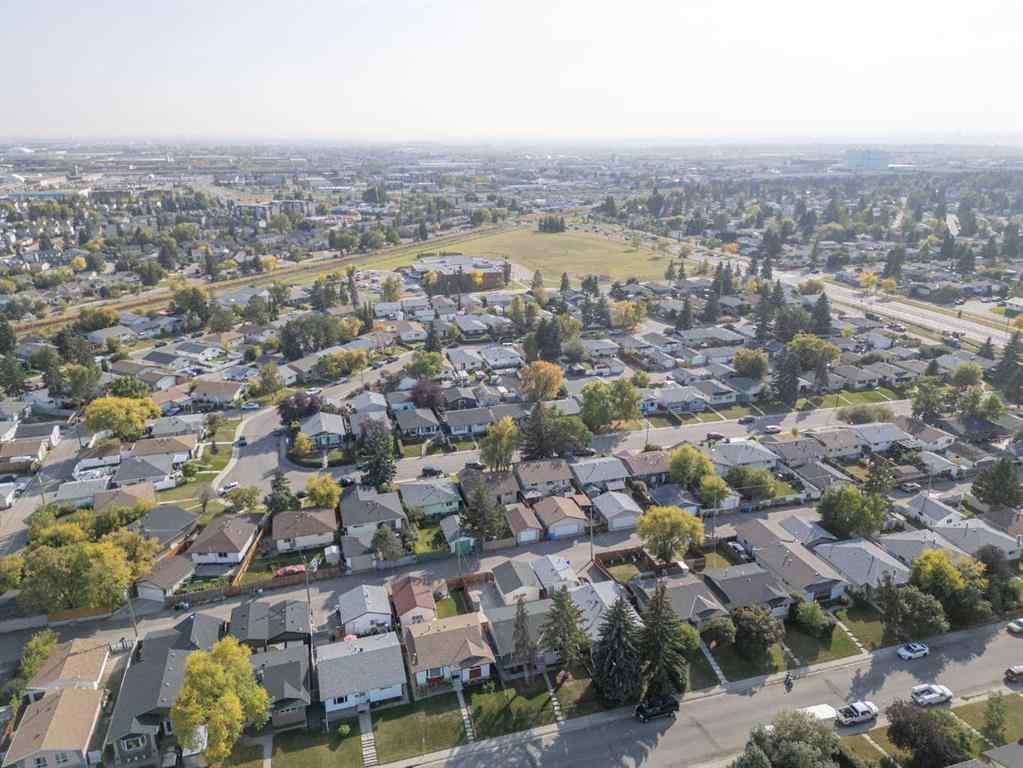 MLS® A2259814 - 192 Dovercliffe Way SE in Dover Calgary, Residential