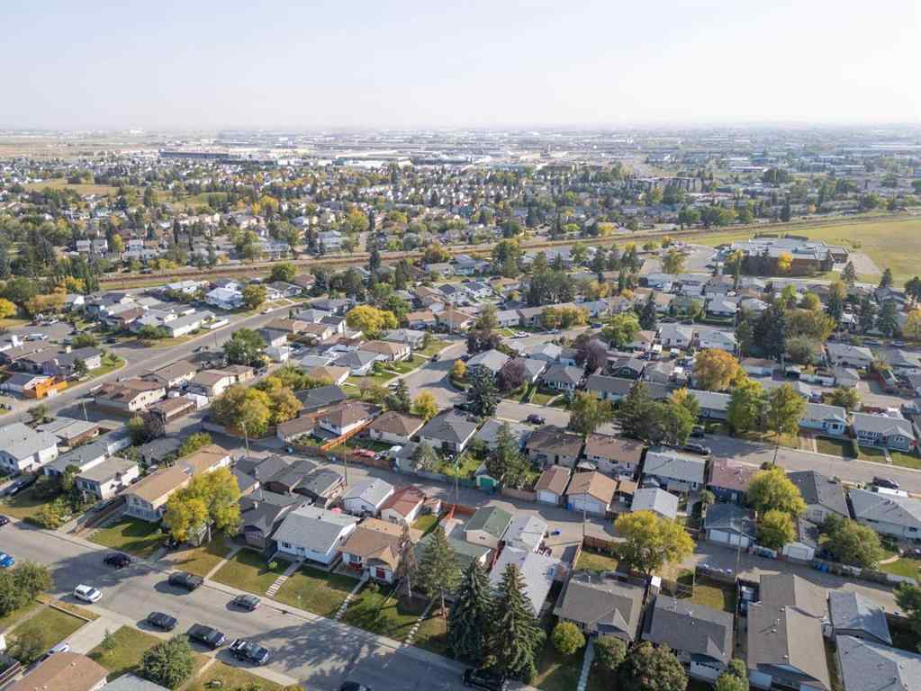 MLS® A2259814 - 192 Dovercliffe Way SE in Dover Calgary, Residential