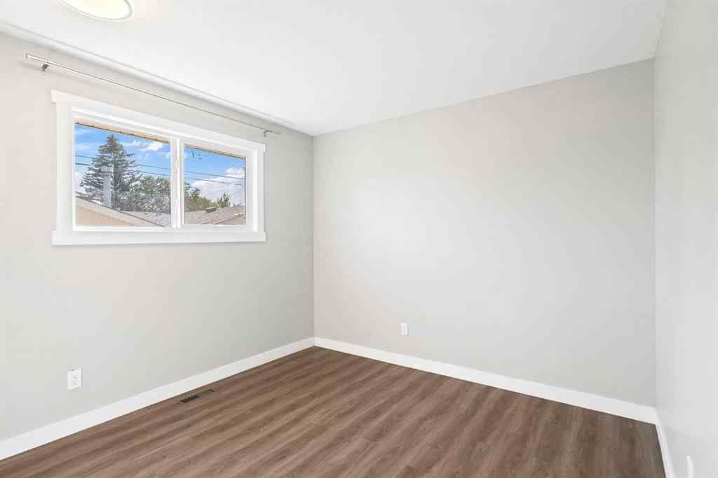 MLS® A2259814 - 192 Dovercliffe Way SE in Dover Calgary, Residential