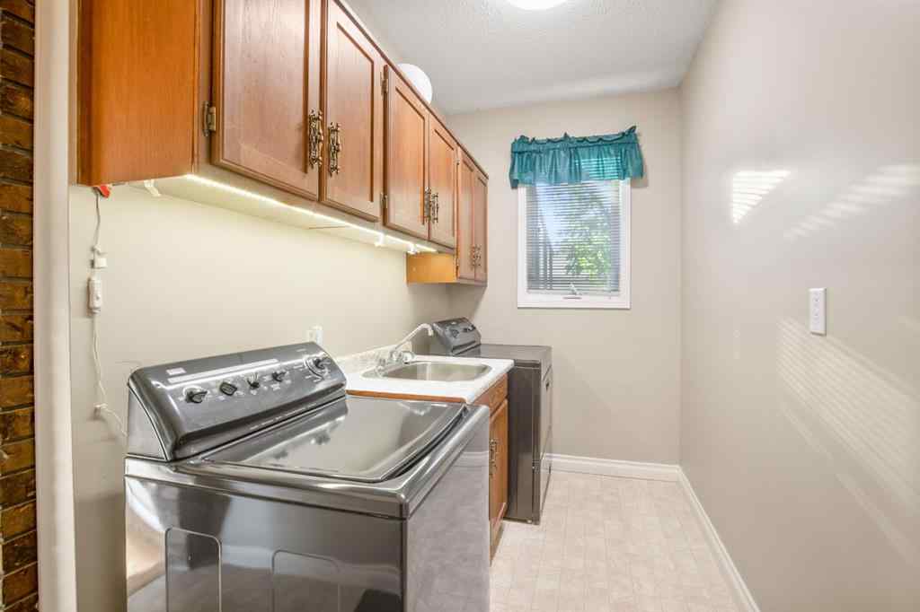 MLS® A2259846 - 29 Allan Close  in Anders Park Red Deer, Residential