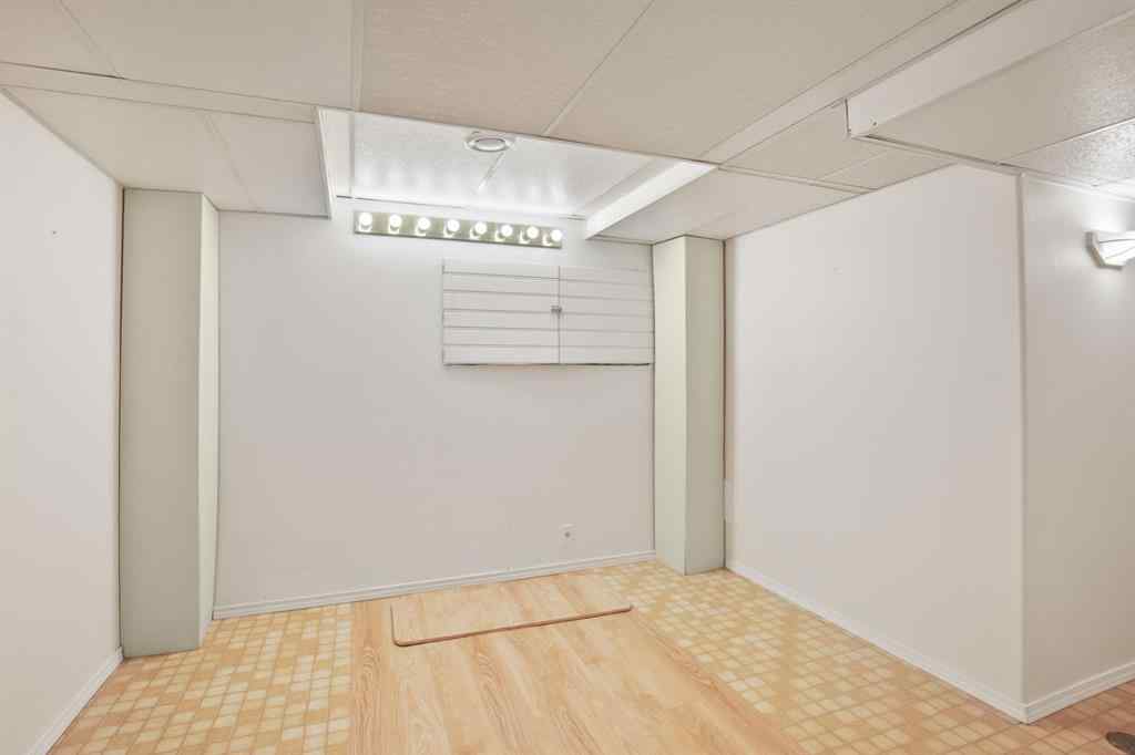 MLS® A2259846 - 29 Allan Close  in Anders Park Red Deer, Residential